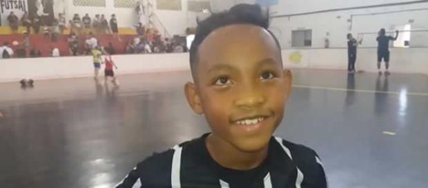 Garoto se destacou na base do Corinthians. Garoto se destacou na base do Corinthians.
