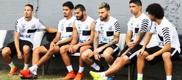 Jogadores do Santos em treinamento Jogadores do Santos em treinamento