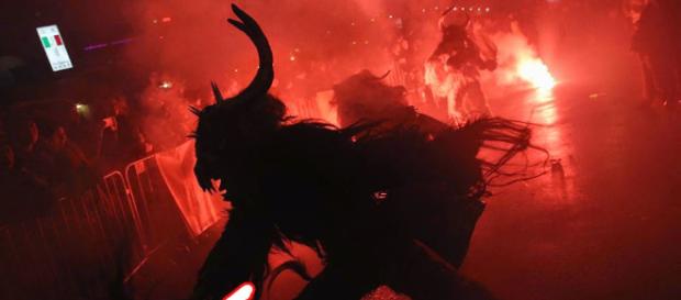 Krampus, figura bizarra também conhecida como "anti-noel" Krampus, figura bizarra também conhecida como "anti-noel"