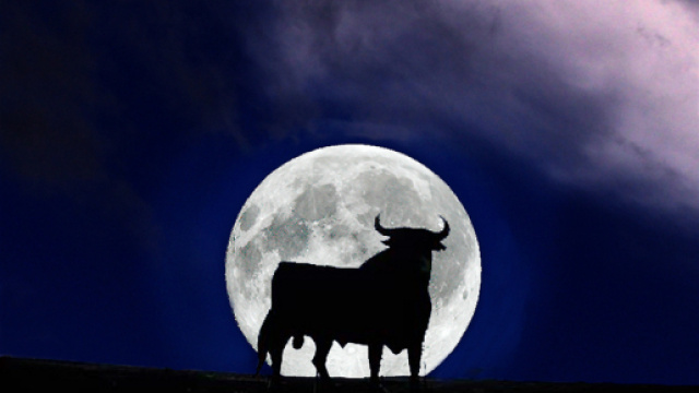 Oroscopo di domani 28 dicembre 2017: la Luna entra in Toro, cinque i segni super-fortunati di giovedì