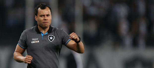 Jair Ventura deve ser o novo treinador do Santos. Jair Ventura deve ser o novo treinador do Santos.