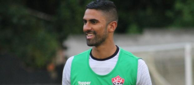 Jogador não esconde o desejo de vestir a camisa alvinegra. Jogador não esconde o desejo de vestir a camisa alvinegra.