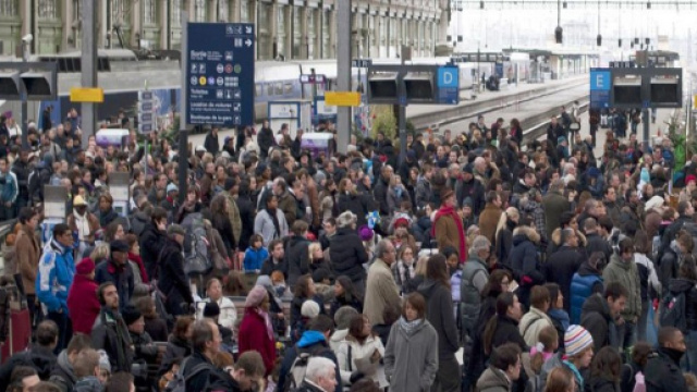 Vacances de No&euml;l 2017 : les gares parisiennes et les trains SNCF surcharg&eacute;s !