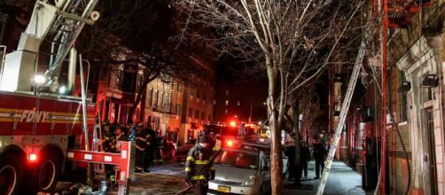Etats-Unis : 12 morts dans un incendie à New York | Euronews - euronews.com