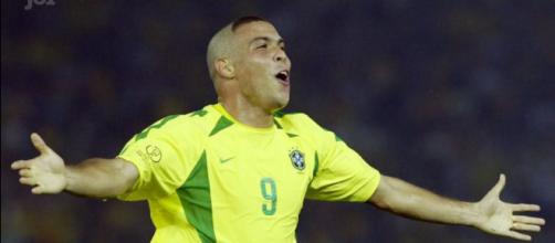 Voici l'histoire de Ronaldo, footballeur brésilien Incroyable !