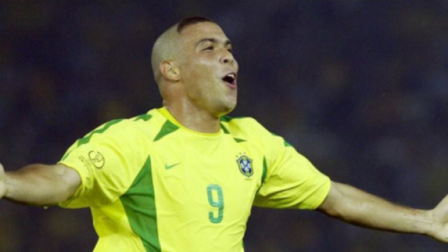 Voici l'histoire de Ronaldo, footballeur brésilien Incroyable !