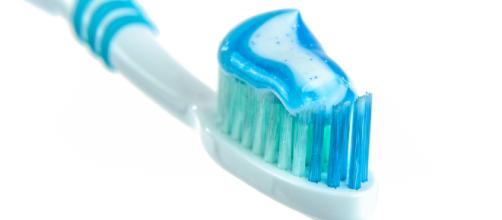 Los dentífricos anti caries deben contener, como mínimo, 1.000 partículas por millón de flúor