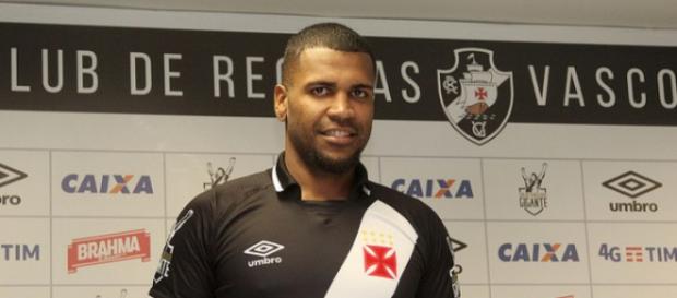 Breno aceita proposta do Vasco e deve assinar nos próximos dias um contrato de três anos Breno aceita proposta do Vasco e deve assinar nos próximos dias um contrato de três anos