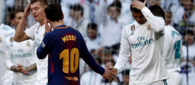 Momento de fair-play no grande clássico espanhol. Momento de fair-play no grande clássico espanhol.