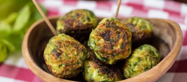Polpette di zucchine e menta: la ricetta vegan senza uova - veganogourmand.it Polpette di zucchine e menta: la ricetta vegan senza uova - veganogourmand.it
