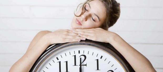 Unas ocho horas de sueño nocturno son altamente recuperadoras para comenzar con vitalidad el nuevo día. Unas ocho horas de sueño nocturno son altamente recuperadoras para comenzar con vitalidad el nuevo día.