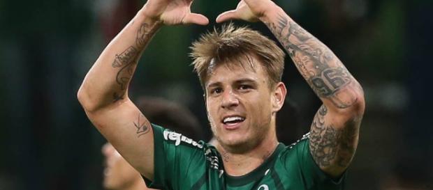 Róger Guedes foi envolvido na transferência Róger Guedes foi envolvido na transferência