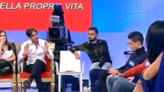 Trono Classico news, in arrivo un nuovo tronista: la rivelazione della Mennoia