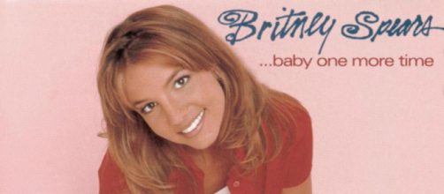 Britney Spears - Baby one more time