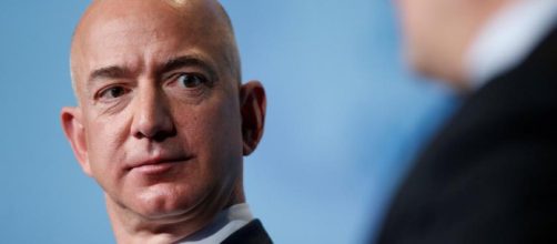 Jeff Bezos è l'uomo più ricco al mondo - newsweek.com