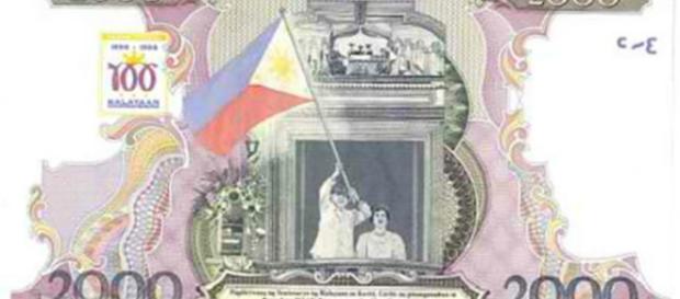 Los titulares de los billetes conmemorativos centenarios pueden optar por mantener las facturas de edición limitada por su valor numismático. Los titulares de los billetes conmemorativos centenarios pueden optar por mantener las facturas de edición limitada por su valor numismático.