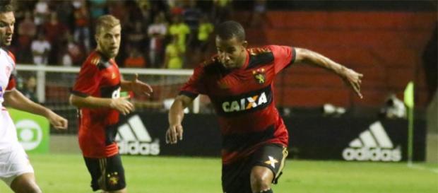 Patrick, volante do Sport, deve defender o Fluminense em 2018. (Foto Reprodução). Patrick, volante do Sport, deve defender o Fluminense em 2018. (Foto Reprodução).