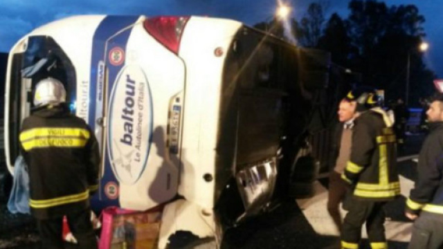 Calabria, si ribalta autobus: diversi passeggeri feriti