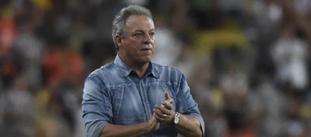 Abel não gostou das dispensas feitas pela diretoria. Abel não gostou das dispensas feitas pela diretoria.