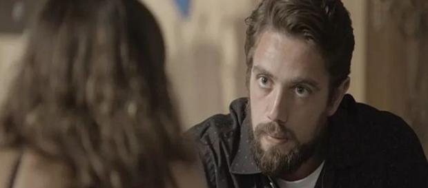 Clara conta para Renato desejo de fechar as minas (Foto: Divulgação TV Globo) Clara conta para Renato desejo de fechar as minas (Foto: Divulgação TV Globo)