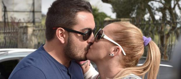 El besazo de Belén Esteban y Miguel durante su verano más ... - bekia.es El besazo de Belén Esteban y Miguel durante su verano más ... - bekia.es