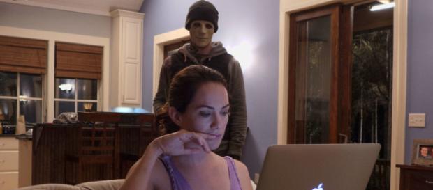 Hush - A Morte Ouve é um filme que sabe usar seus artifícios Hush - A Morte Ouve é um filme que sabe usar seus artifícios