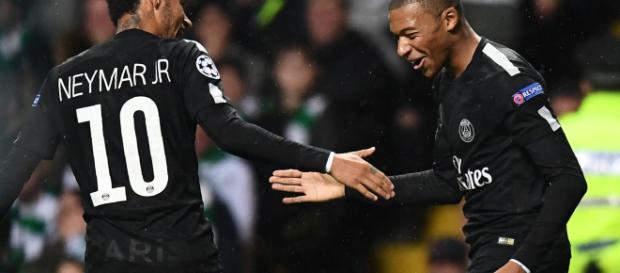 Neymar y Mbappé celebrando un gol Neymar y Mbappé celebrando un gol