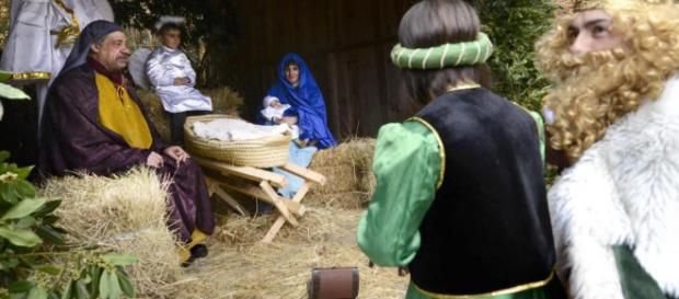 Vecinos de Dacón escenifican el nacimiento de Jesús en un belén ... - lainformacion.com Vecinos de Dacón escenifican el nacimiento de Jesús en un belén ... - lainformacion.com