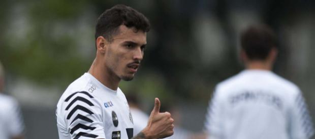Zeca, jogador do Santos negociando com Flamengo Zeca, jogador do Santos negociando com Flamengo