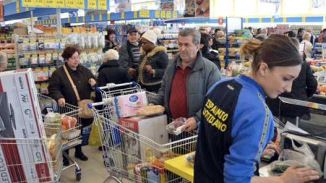 Eurospin, trasferita cassiera perch&eacute; non voleva lavorare a Capodanno