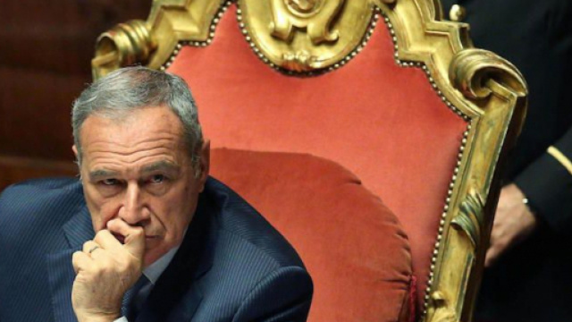 Pietro Grasso guadagna molto pi&ugrave; del limite imposto da Renzi