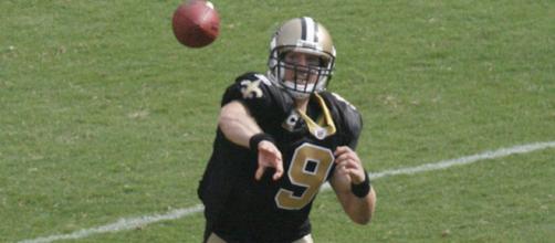 Drew Brees leads Saints to top of AFC South (via Wikimedia Commons - DB King)