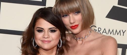 Selena Gomez (Left) poses for a photo with Taylor Swift during a Gammy Awards in the past. (Image Credit: Elleuk/Flickr)