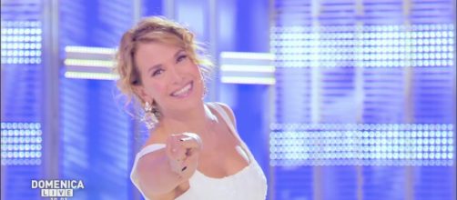 Domenica Live va in vacanza, l'annuncio di Barbara D'Urso