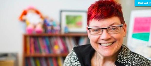 Nancy Hansen, una profesora con discapacidad, es una de las co-editoras del libro. Nancy Hansen, una profesora con discapacidad, es una de las co-editoras del libro.