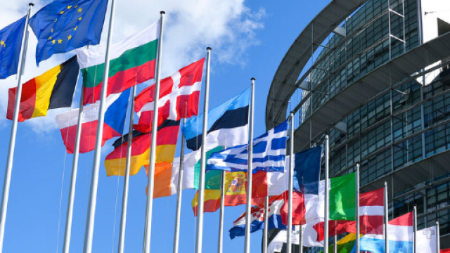 la Commission européenne condamne Google à 2,42 milliards d'euros ... - usine-digitale.fr