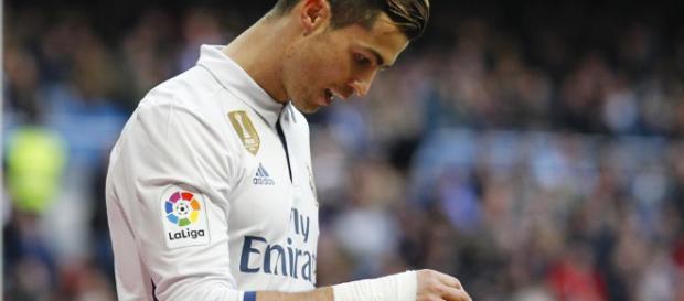L'Equipe usa la imagen de CR7 para ilustrar el escándalo Football ... - mundodeportivo.com L'Equipe usa la imagen de CR7 para ilustrar el escándalo Football ... - mundodeportivo.com
