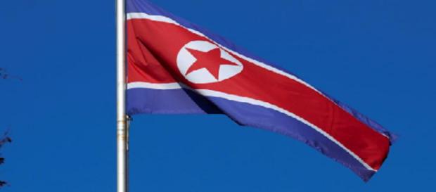 Una bandera de Corea del Norte vuela sobre un mástil en la Misión Permanente de Corea del Norte en Ginebra el 2 de octubre de 2014. Una bandera de Corea del Norte vuela sobre un mástil en la Misión Permanente de Corea del Norte en Ginebra el 2 de octubre de 2014.
