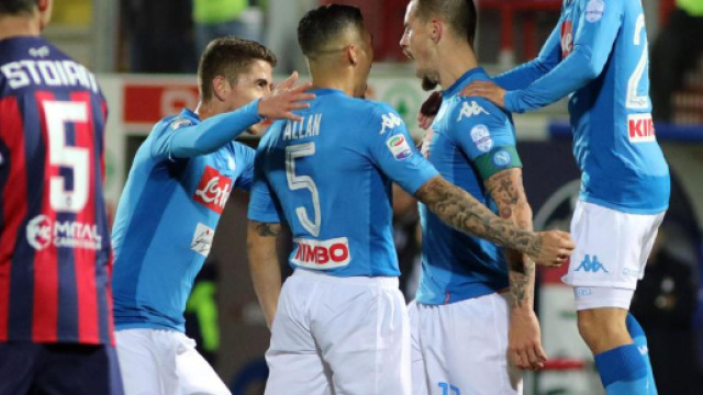 Il Napoli vince a Crotone ed &egrave; campione d'inverno - corriere.it