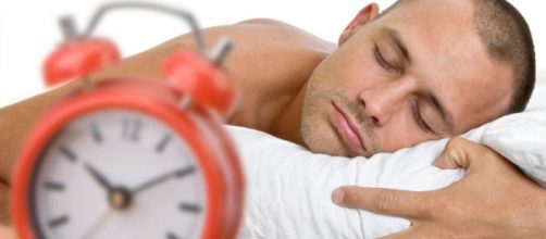 Disturbi del sonno: gli anziani dormono male, ecco il perché
