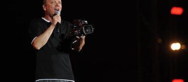 Gigi D'Alessio: Capodanno cancellato su Canale 5 Gigi D'Alessio: Capodanno cancellato su Canale 5