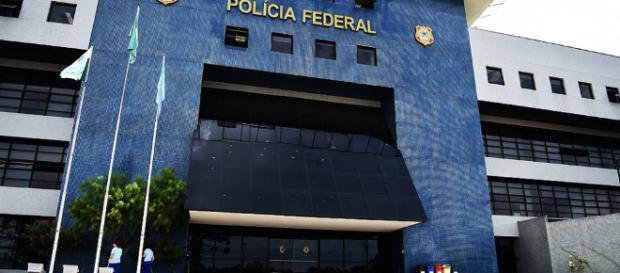Guarda municipal de Curitiba teria entregado aparelho celular a presos da Lava Jato Guarda municipal de Curitiba teria entregado aparelho celular a presos da Lava Jato