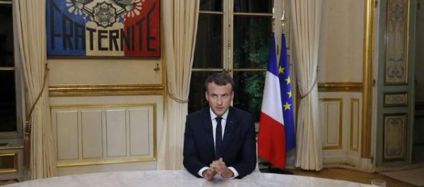 Les vœux présidentiels de Macron dans son bureau de travail à l'Elysée Les vœux présidentiels de Macron dans son bureau de travail à l'Elysée