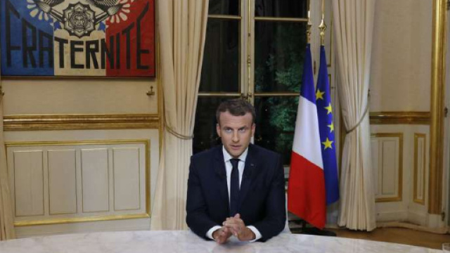 Les vœux présidentiels de Macron dans son bureau de travail à l'Elysée