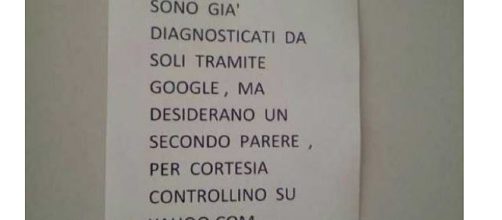 Il cartello esposto da un medico presso il suo studio