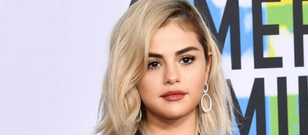 Selena Gomez mudou também o visual Selena Gomez mudou também o visual