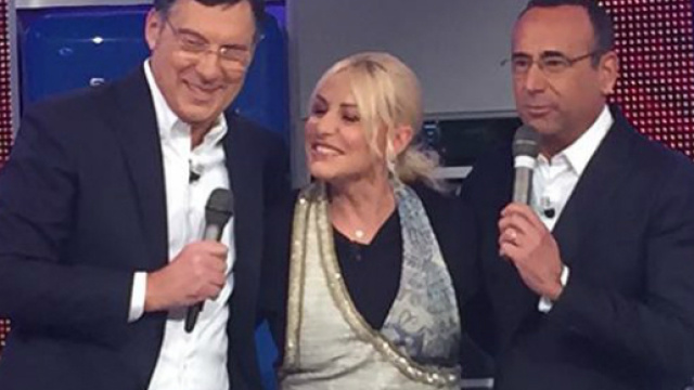 Fabrizio Frizzi con Antonella Clerici e Carlo Conti stamani a "La Prova del Cuoco".