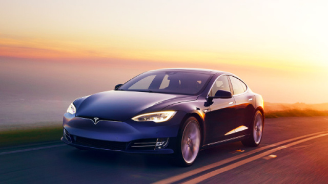 La provocazione di Elon Musk sulla Tesla nello spazio