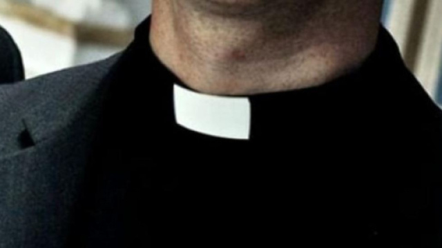 Prete denuncia due ragazzi per minacce ed estorsione