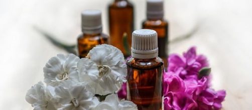 Essential oils can treat different kinds of allergies with its antiseptic, analgesic. (Image via Monicore/Pixabay)